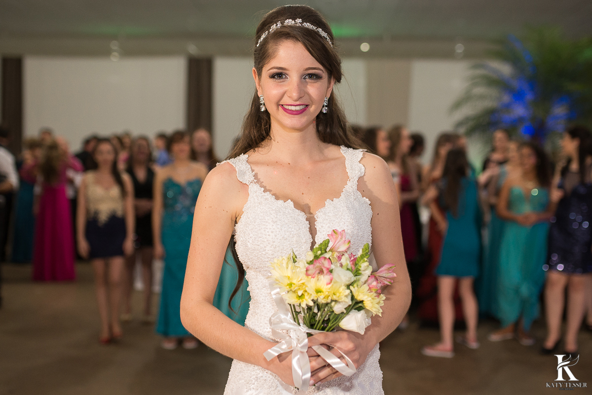 brinde dos noivos, champanhe, noivo, noiva, bouquet, vestido de noiva, casamento, katy tesser, fotografo, parana, doces de casamento, decoração de casamento, bouquet