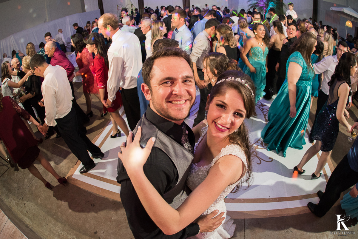 brinde dos noivos, champanhe, noivo, noiva, bouquet, vestido de noiva, casamento, katy tesser, fotografo, parana, doces de casamento, decoração de casamento, bouquet, festa de casamento