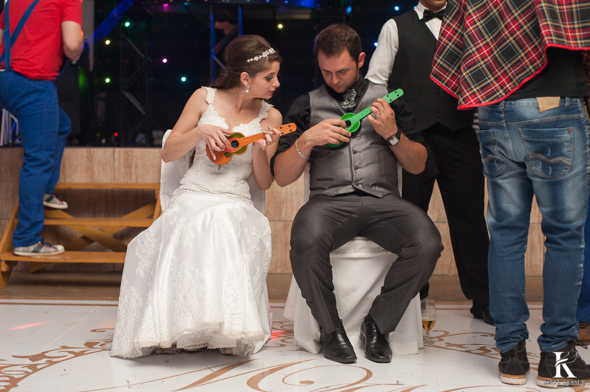 brinde dos noivos, champanhe, noivo, noiva, bouquet, vestido de noiva, casamento, katy tesser, fotografo, parana, doces de casamento, decoração de casamento, bouquet, festa de casamento