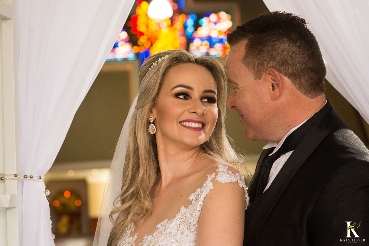 katy tesser, fotografo, casamento, noivo, noiva, igreja, decoração de casamento, madinhas, bouquet, vestido de noiva, cerimonia, padrinhos, sessão de fotos