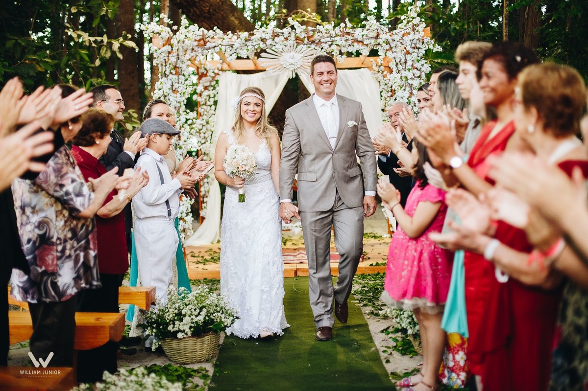 Saida dos noivos após o casamento