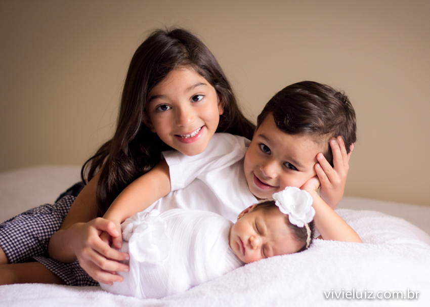 irmão unidos na cama da mãe