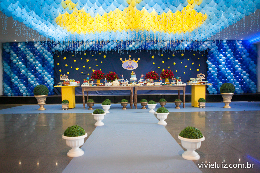 mesa decorada do pequeno príncipe