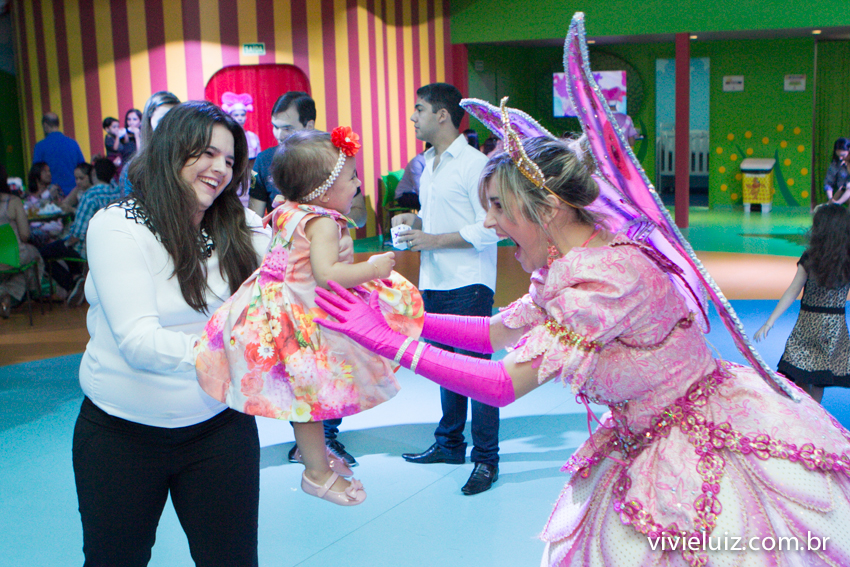 princesa brincando na casa x
