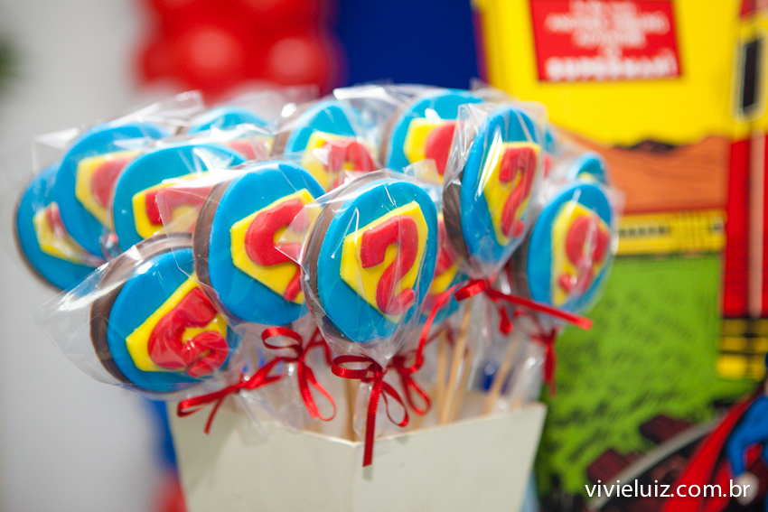 pirulito de chocolate do super homem