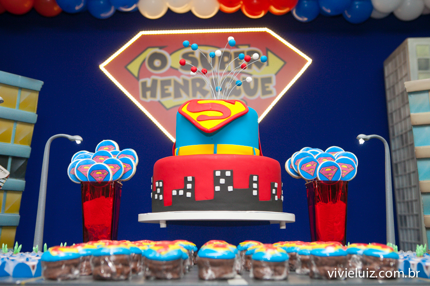 mesa do henrique super homem