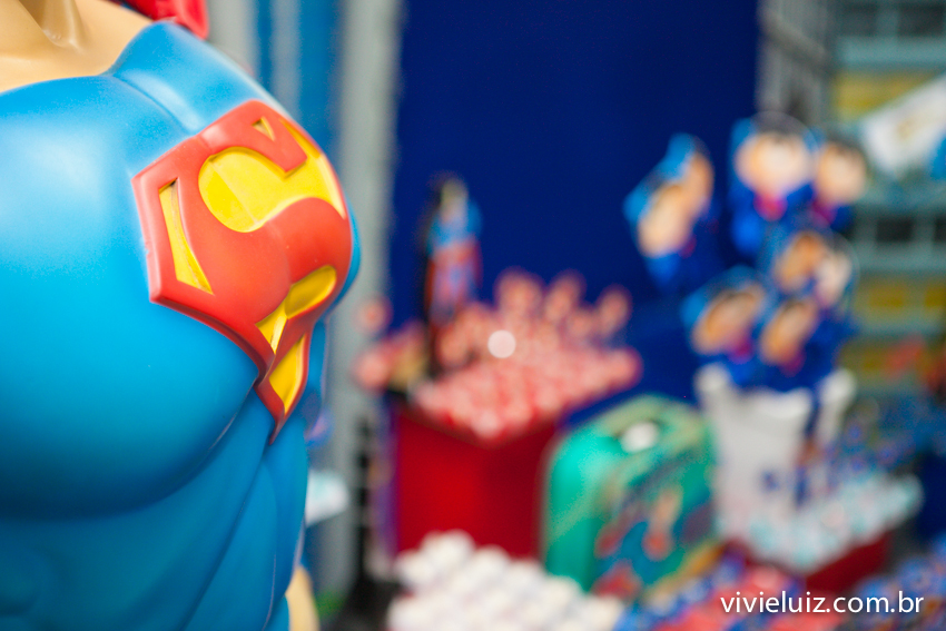 peito de aço do super homem