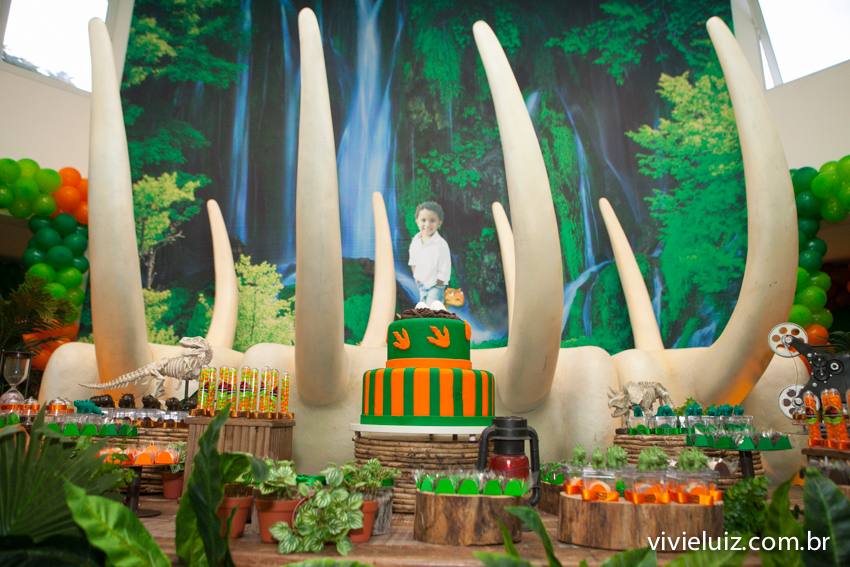 mesa da decoração de jurassic park