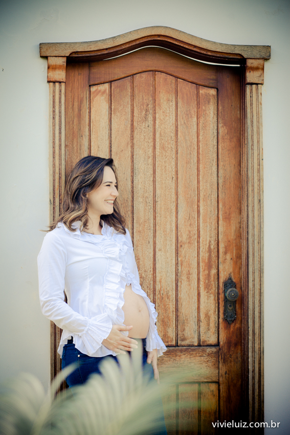 julyana mendes na porta de casa