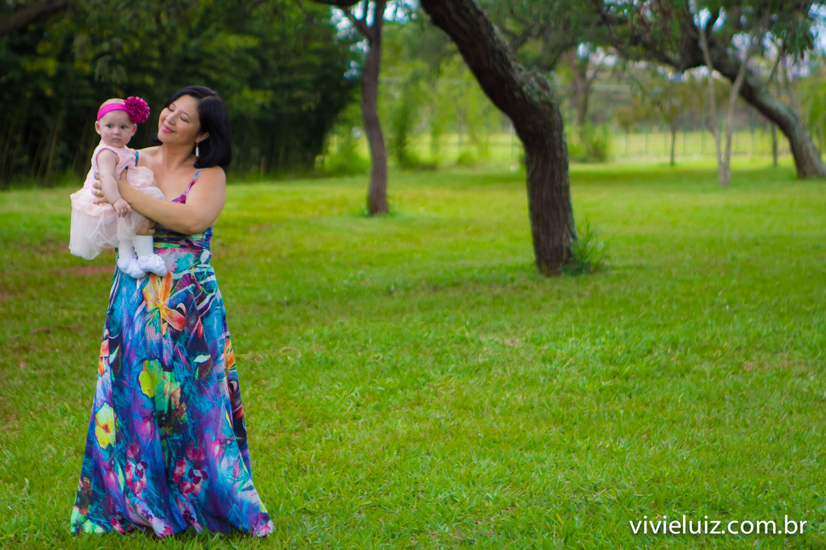 mae e filha no campo