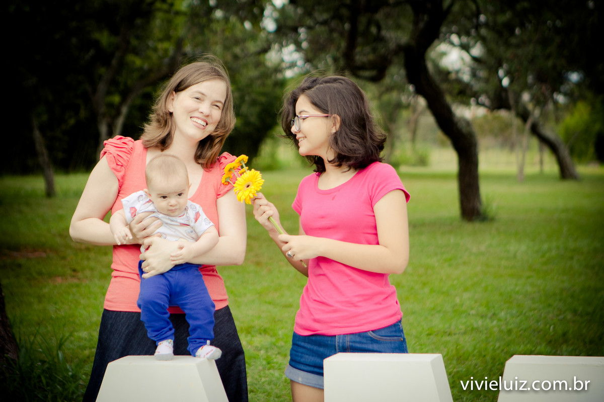 filhas com mae no campo verde