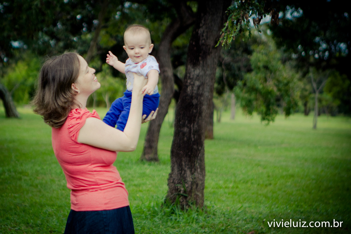 mae e filho nas arvores