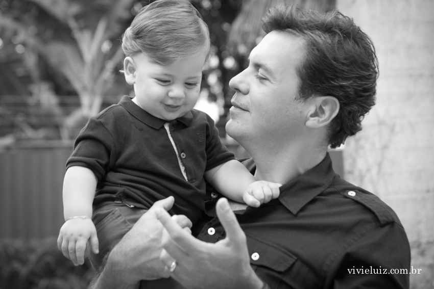 papai brincando com filho