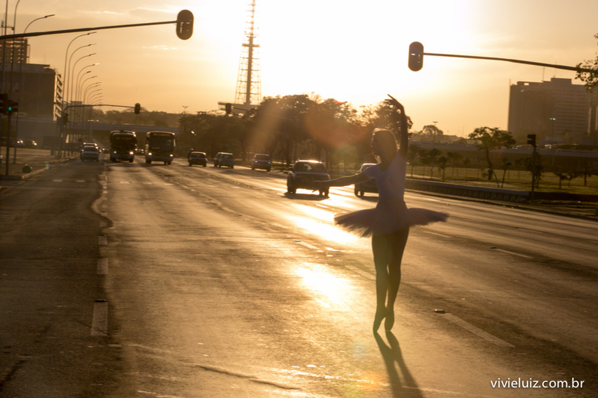 BAILARINA TRANSITO BRASILIA ESPLANADA