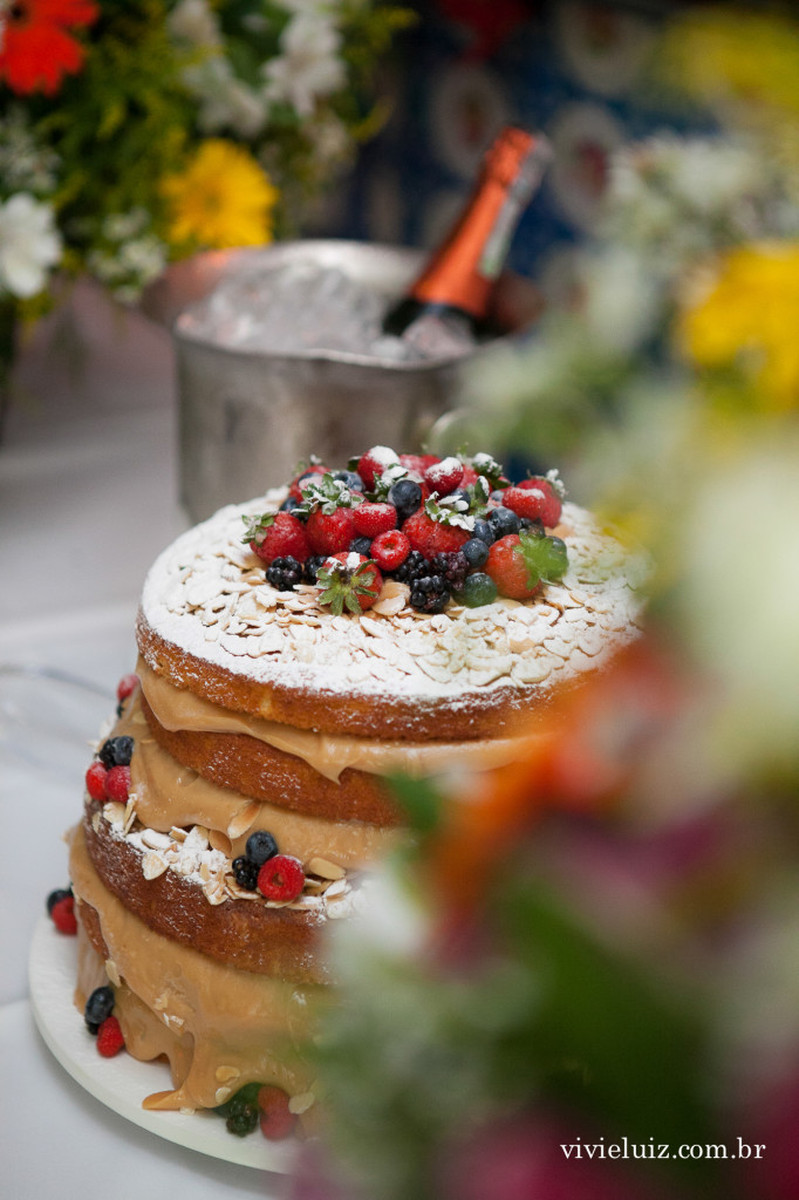 Bolo de casamento las pitangas naked cake