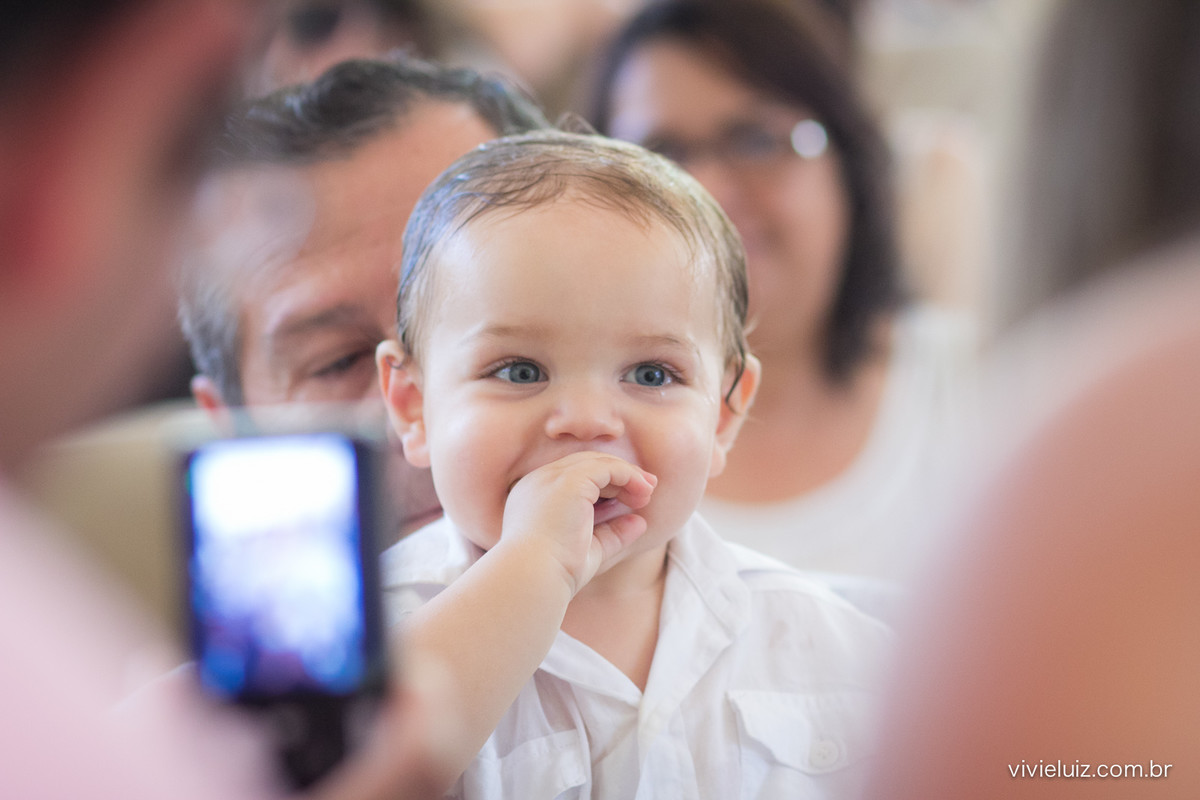 João em seu batizado fotografado por Vivi e Luiz Fotografias