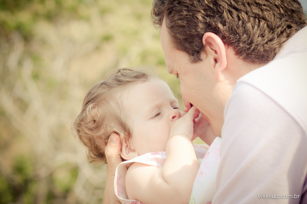 pai beijando a filha