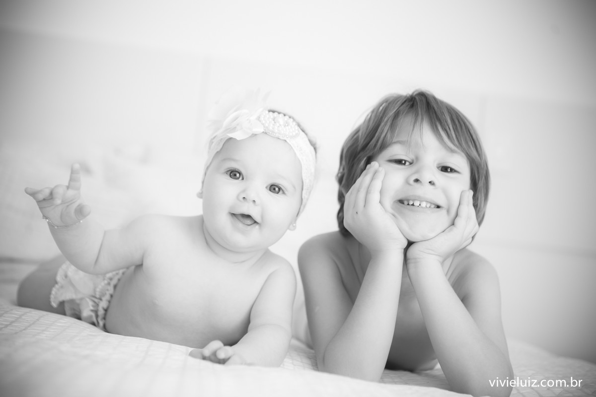Irmãos sorrindo