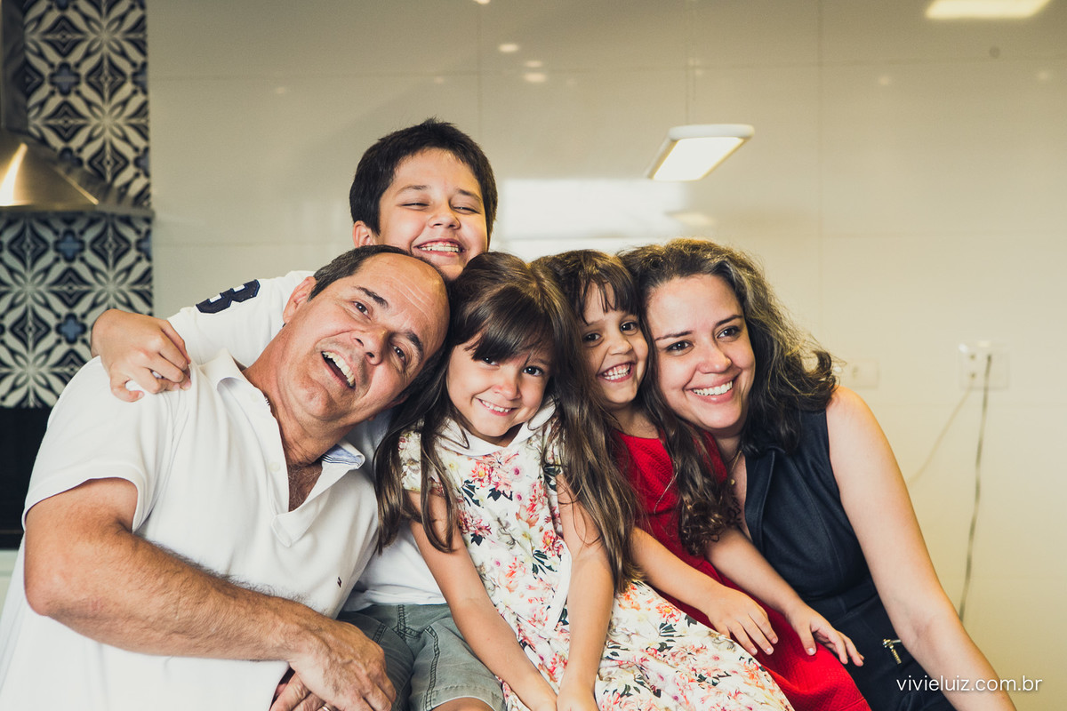 Família reunida na cozinha