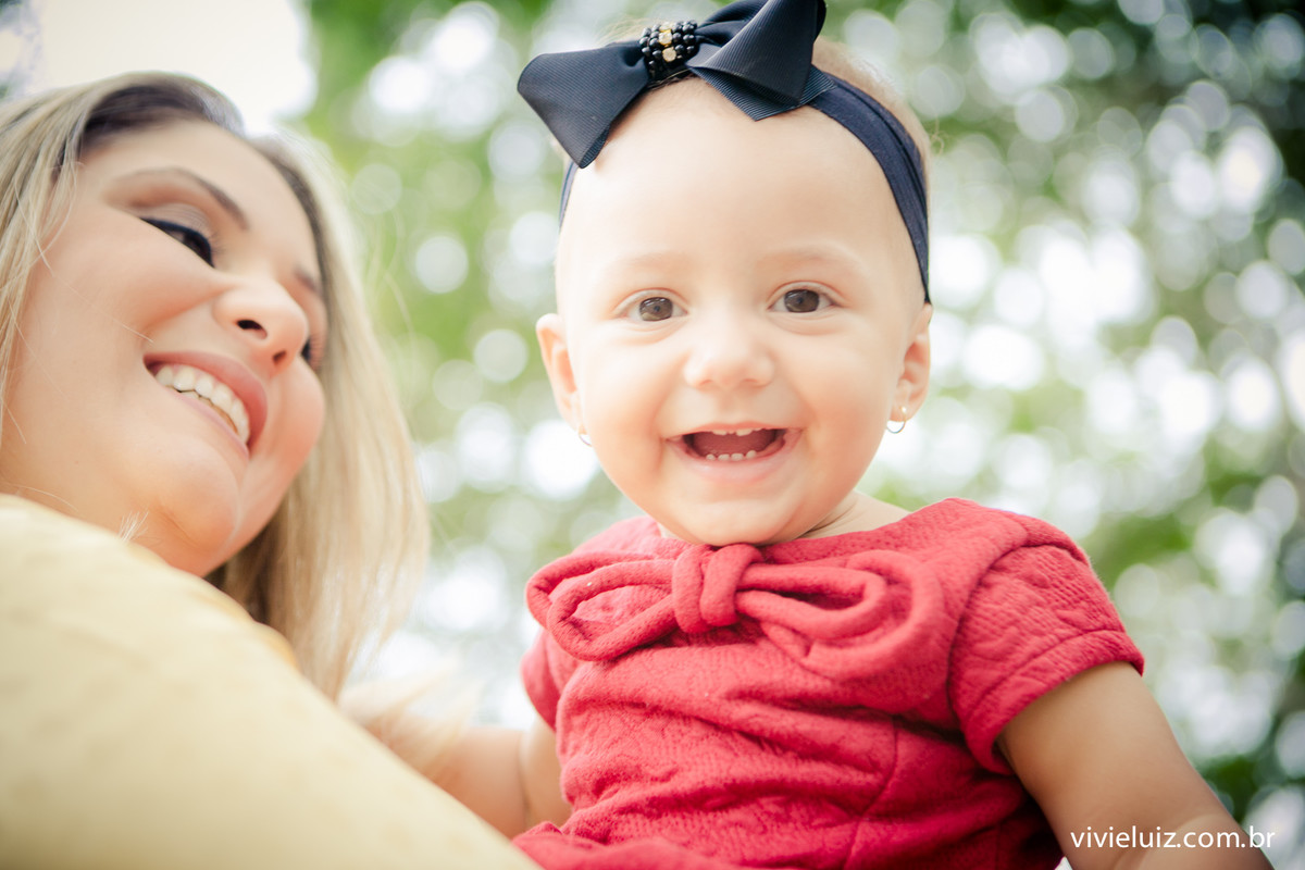 mae e filha sorrindo