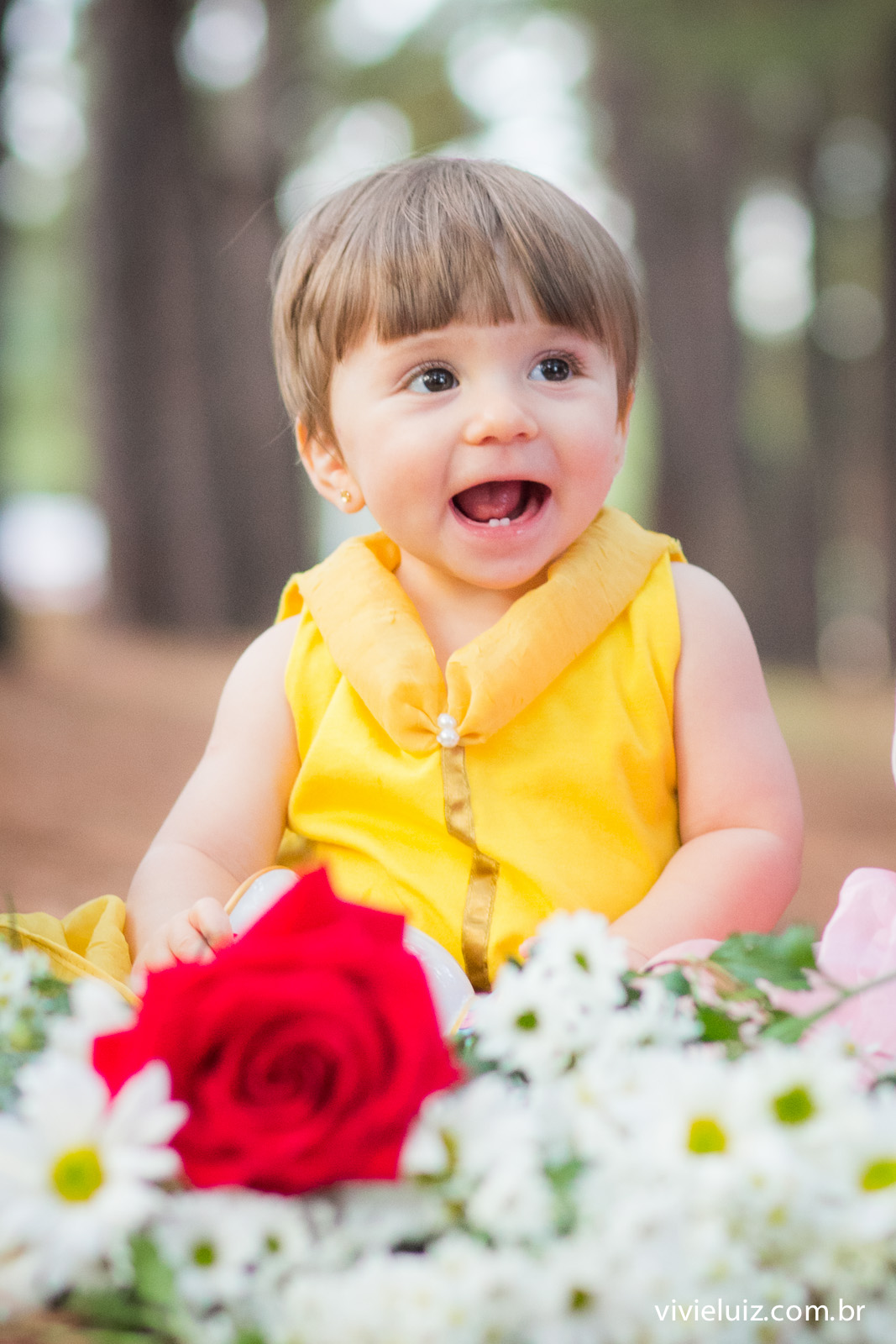princesa da disney fantasiada em criança