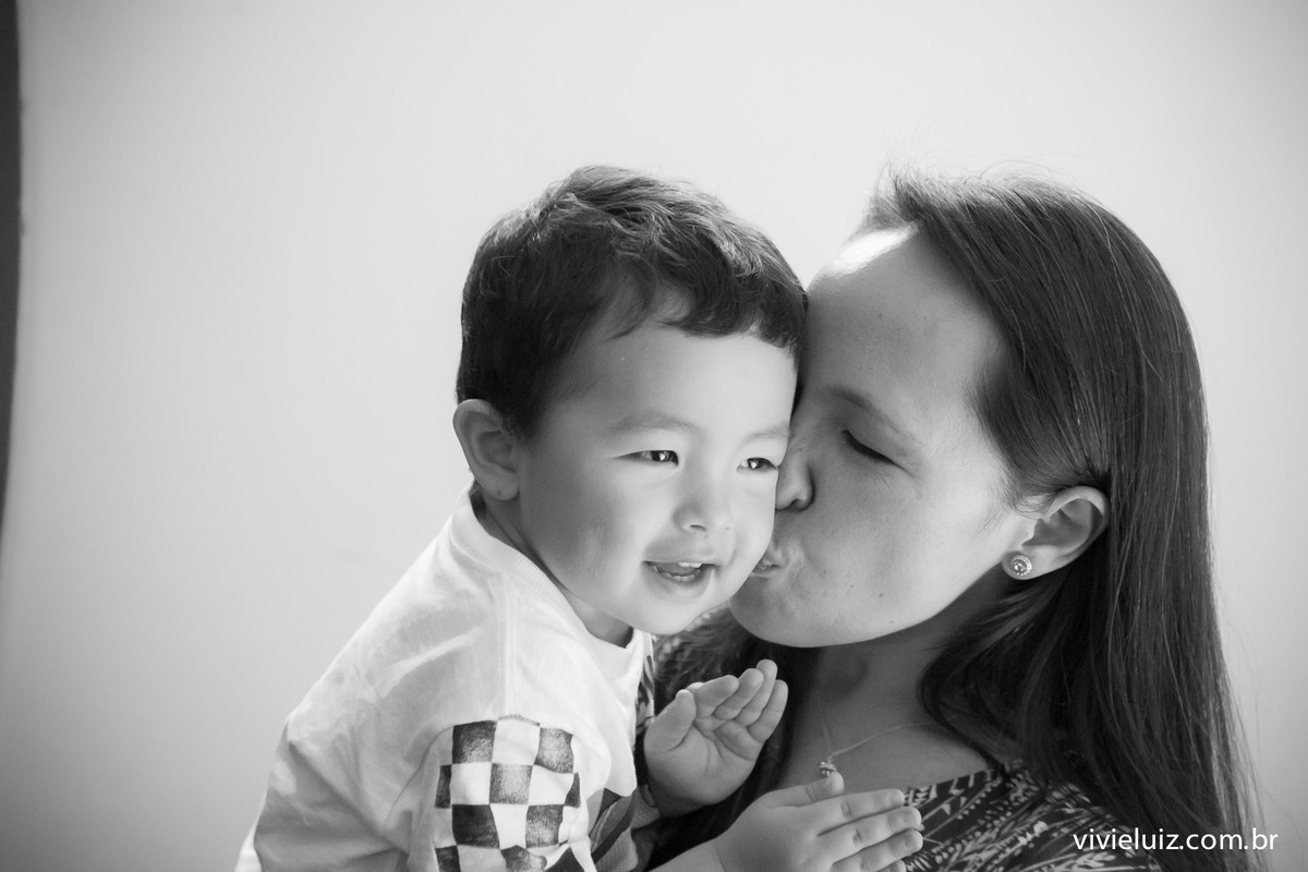Beijo da mamãe no filho