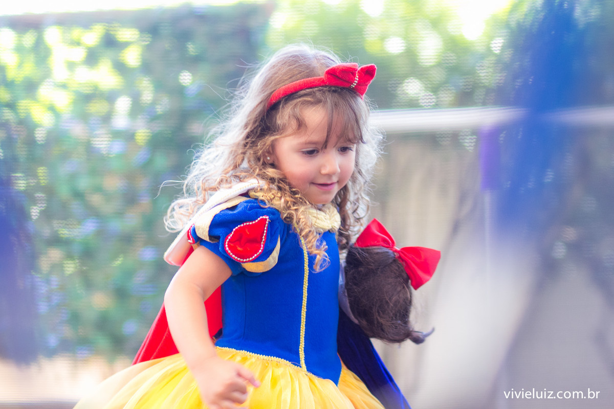 correndo com a branca de neve
