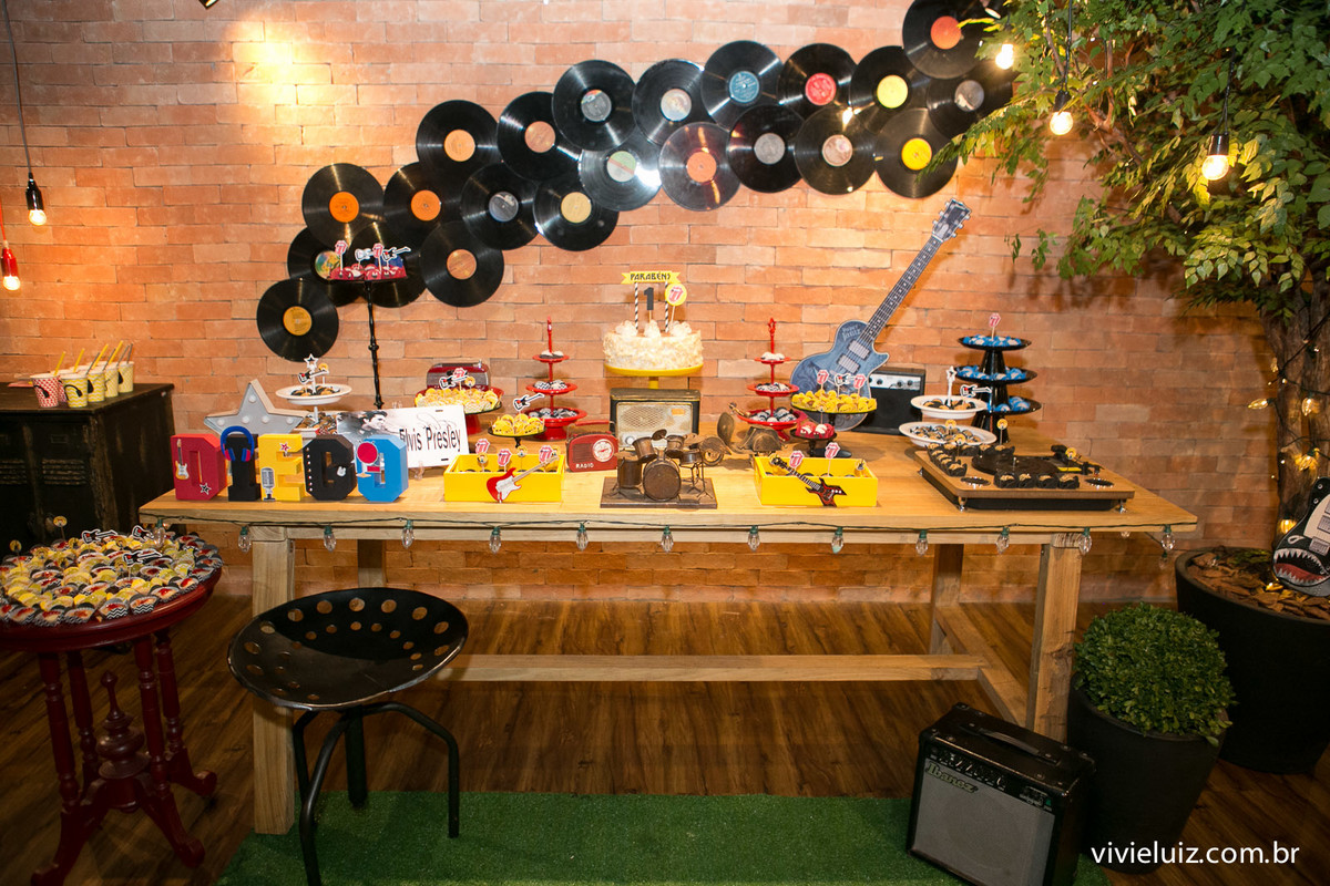 decoracao rock de festa infantil em brasilia com fotos da vivi e luiz fotografias no espaco marche