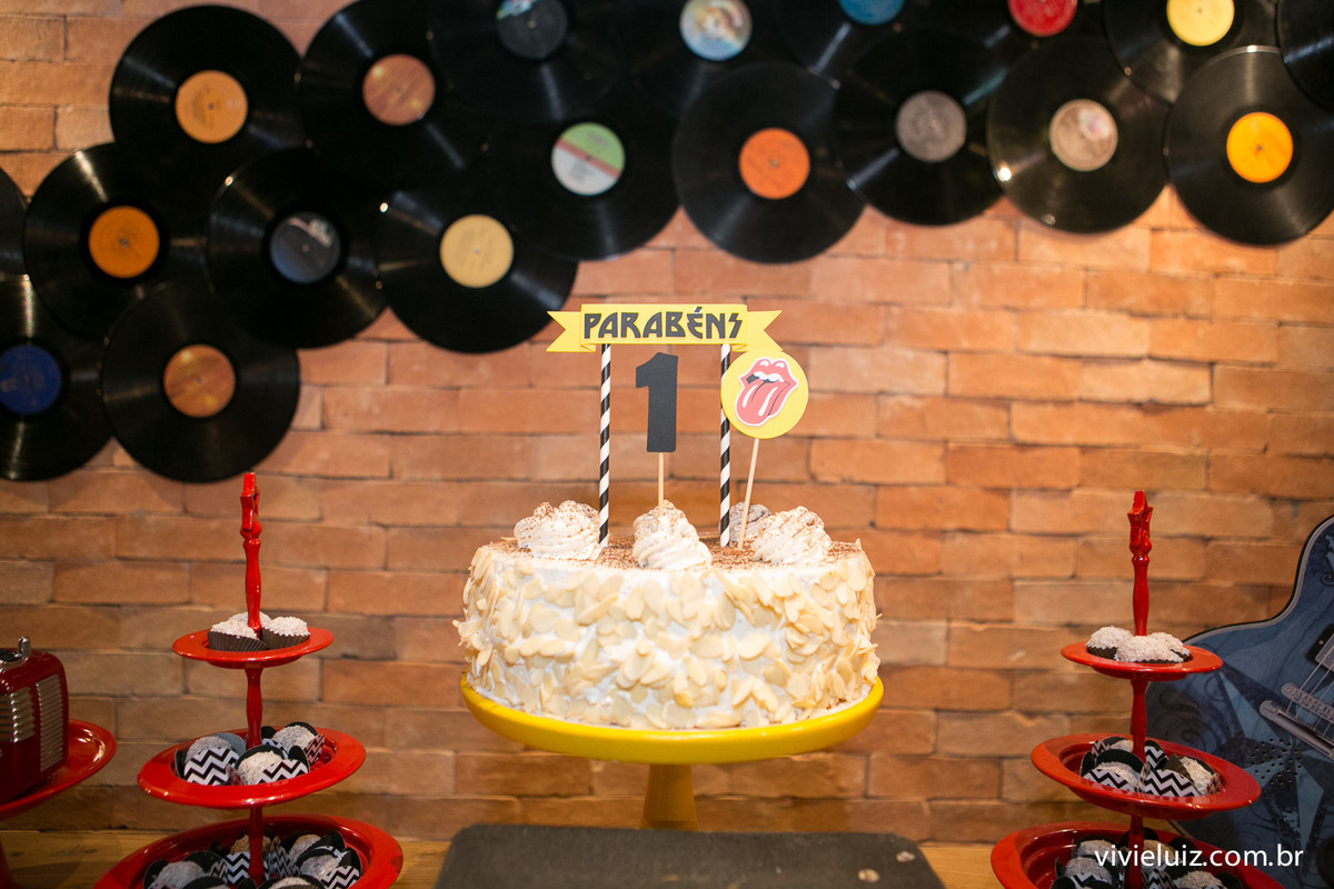 bolo da las pitangas para o aniversario
