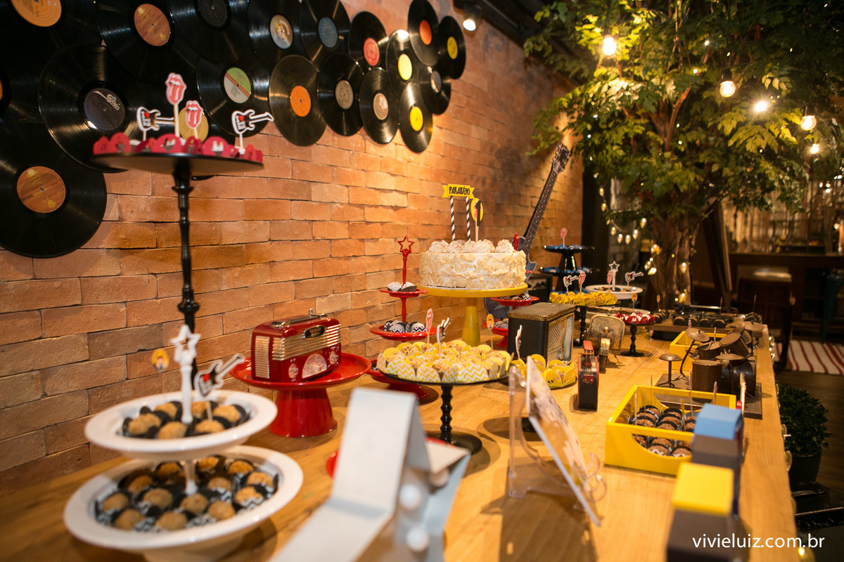 decoracao rock de festa infantil em brasilia com fotos da vivi e luiz fotografias no espaco marche