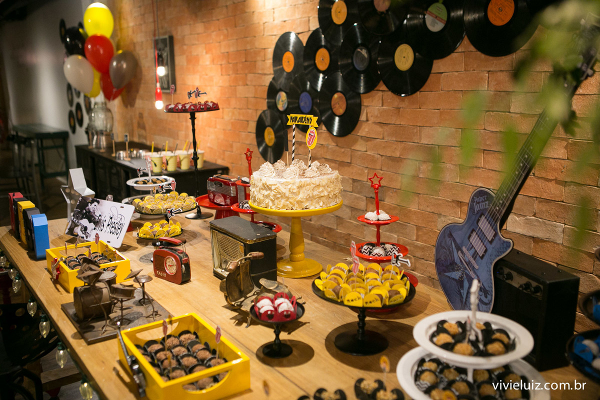 decoracao rock de festa infantil em brasilia com fotos da vivi e luiz fotografias no espaco marche