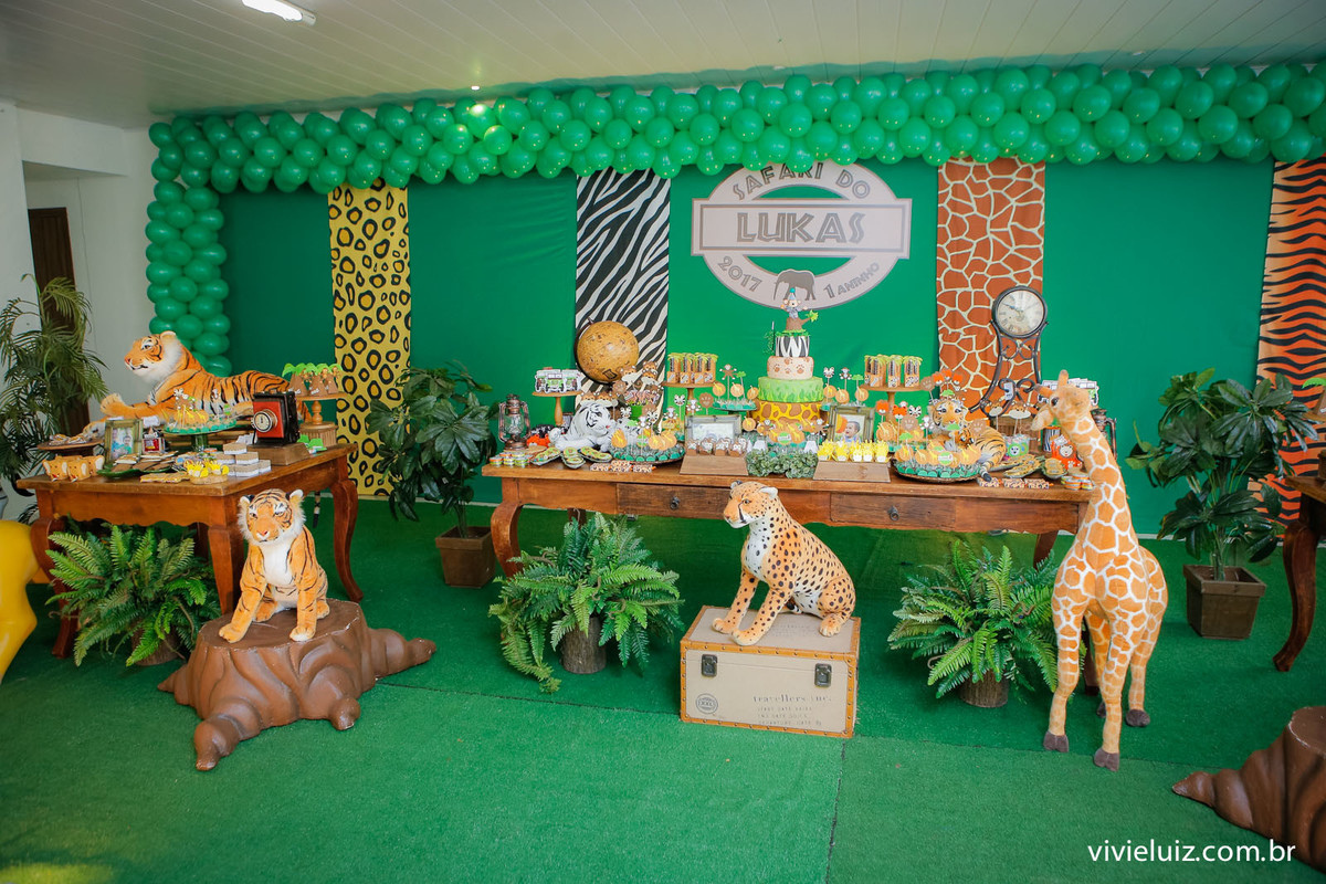 decoracao safari de festa infantil em brasilia com fotos da vivi e luiz fotografias no espaco cata-vento