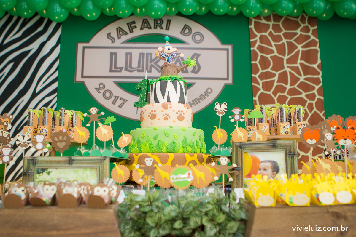 decoracao safari de festa infantil em brasilia com fotos da vivi e luiz fotografias no espaco cata-vento