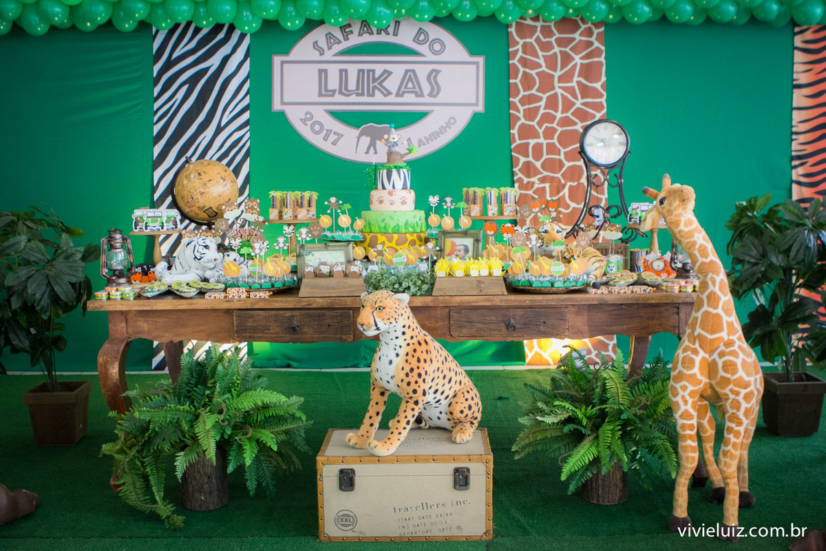 decoracao safari de festa infantil em brasilia com fotos da vivi e luiz fotografias no espaco cata-vento