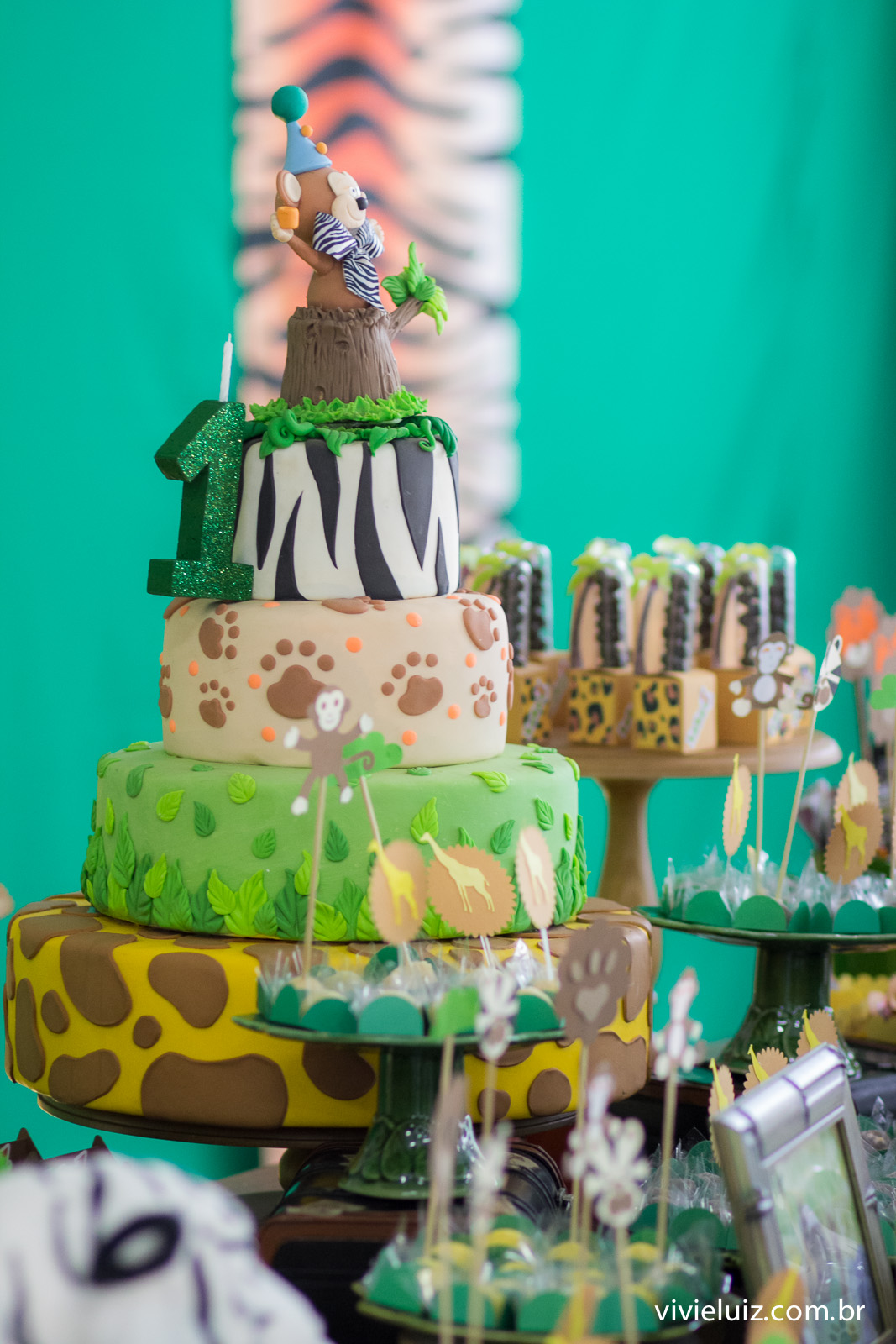 decoracao safari de festa infantil em brasilia com fotos da vivi e luiz fotografias no espaco cata-vento