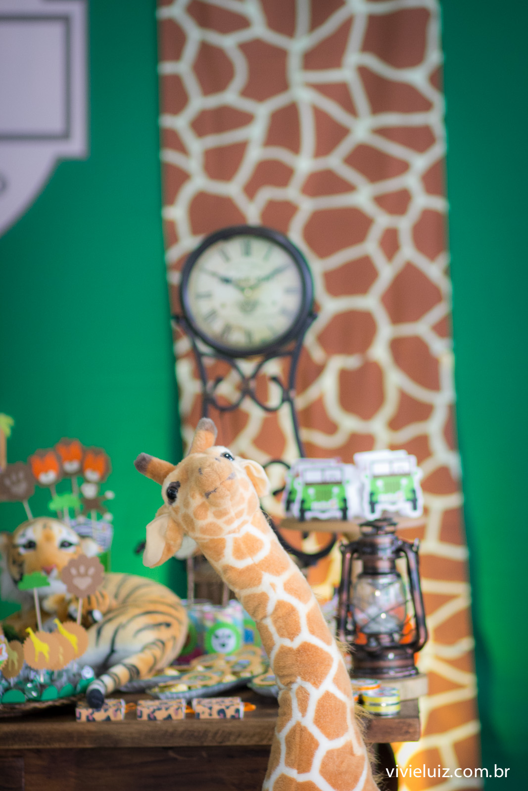 decoracao safari de festa infantil em brasilia com fotos da vivi e luiz fotografias no espaco cata-vento