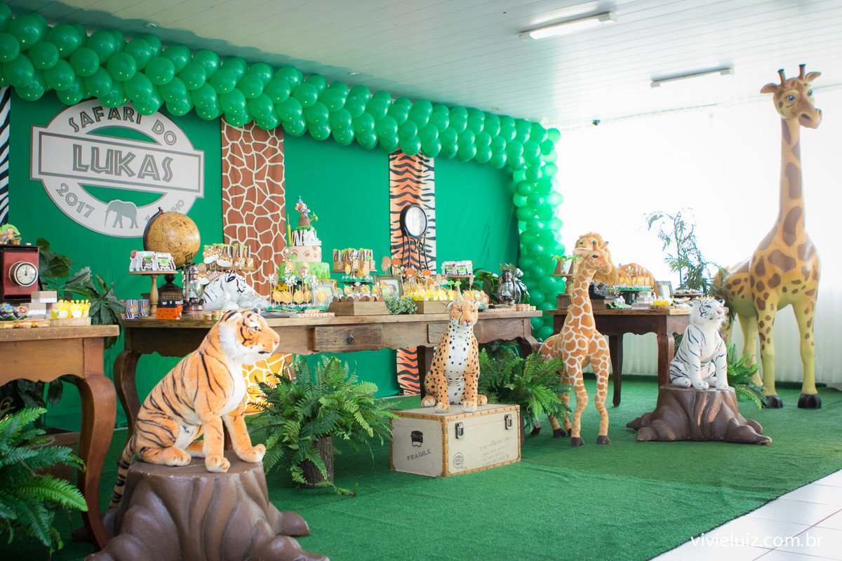 decoracao safari de festa infantil em brasilia com fotos da vivi e luiz fotografias no espaco cata-vento