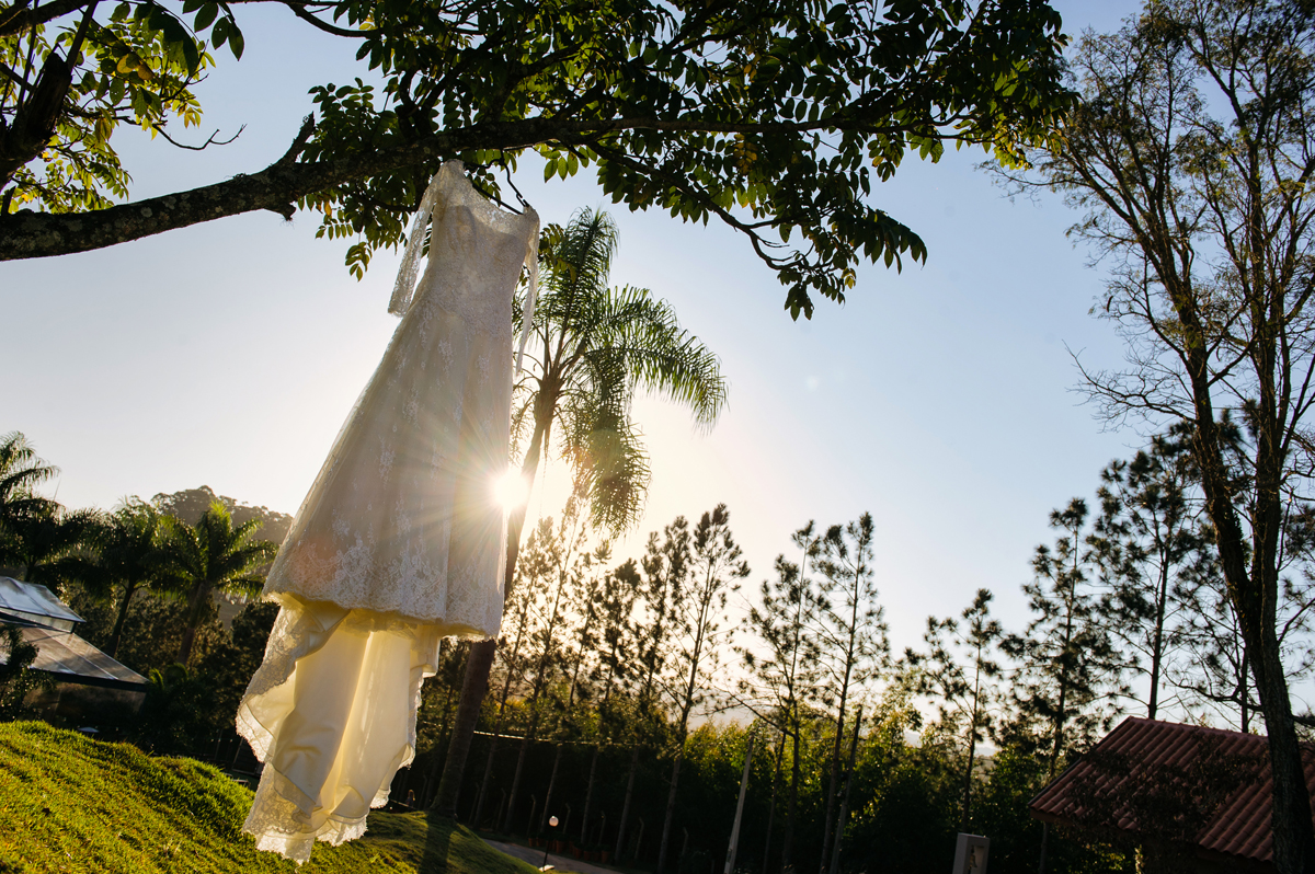 Vestido da noiva em fazenda
