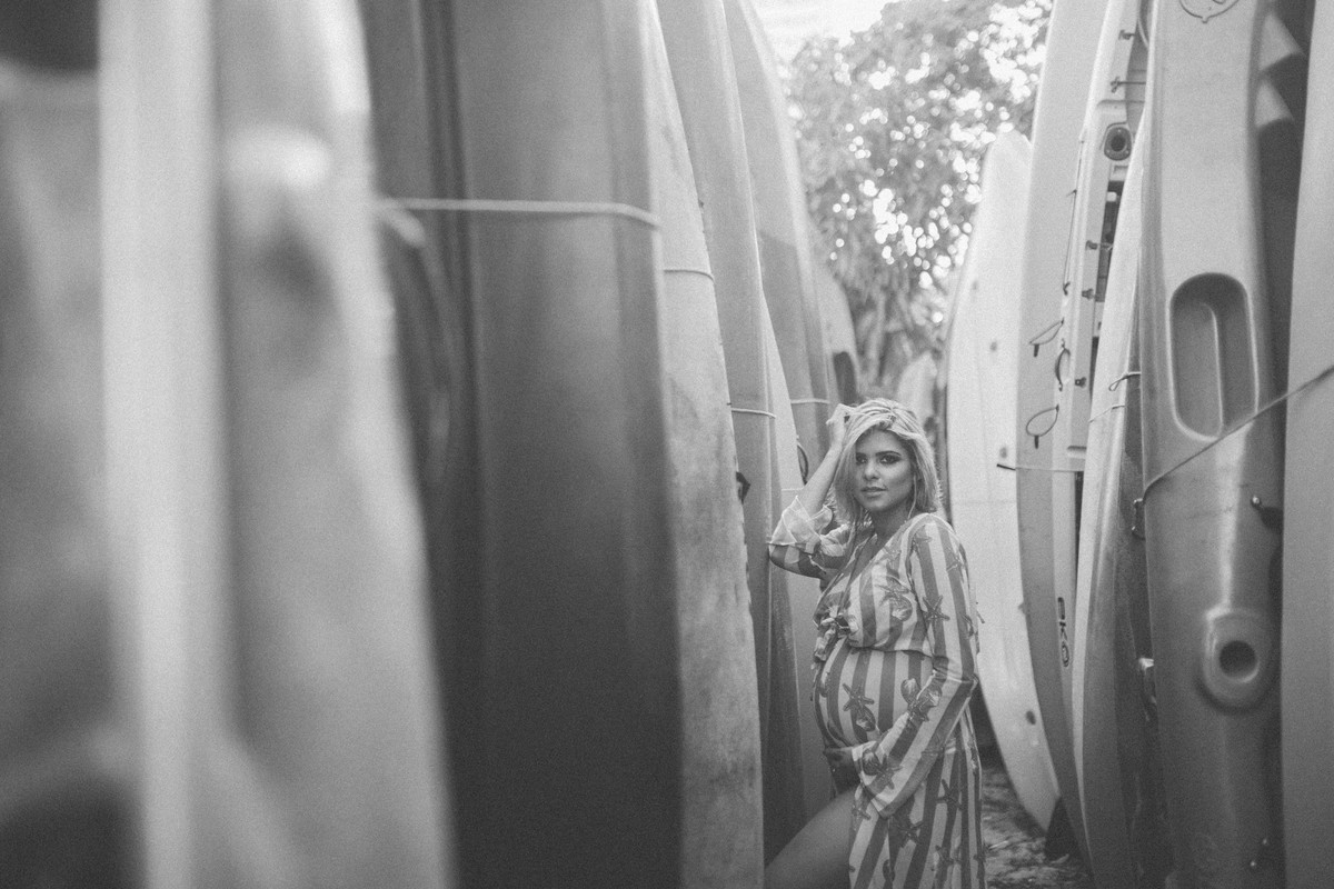 Gestante pregnant ensaio casa home saudável book fotos vitória vila velha roupa leveza bebê gestação neném por sol Golden hour ilha frade neném amor casal belle Cazaroto vestido
