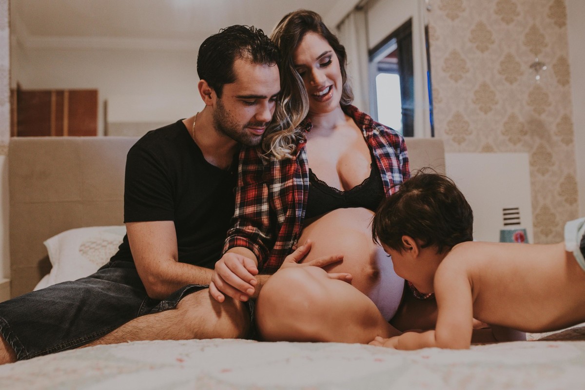 Gestante pregnant ensaio casa home saudável book fotos vitória vila velha roupa leveza bebê gestação neném por sol Golden hour ilha frade neném amor casal entredivas gravidiva
