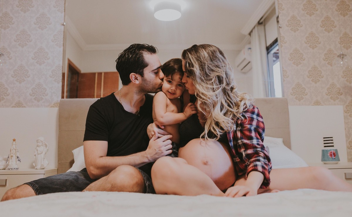 Gestante pregnant ensaio casa home saudável book fotos vitória vila velha roupa leveza bebê gestação neném por sol Golden hour ilha frade neném amor casal entredivas gravidiva