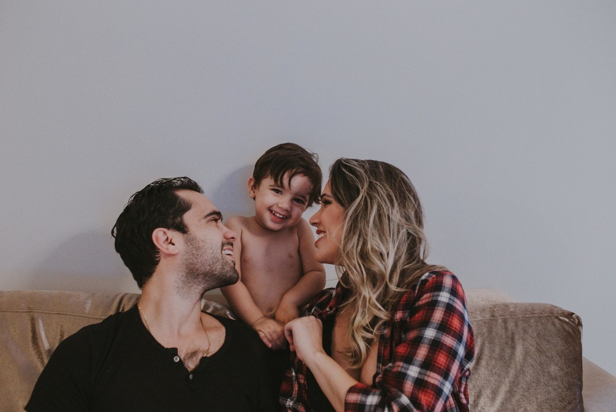 Gestante pregnant ensaio casa home saudável book fotos vitória vila velha roupa leveza bebê gestação neném por sol Golden hour ilha frade neném amor casal entredivas gravidiva