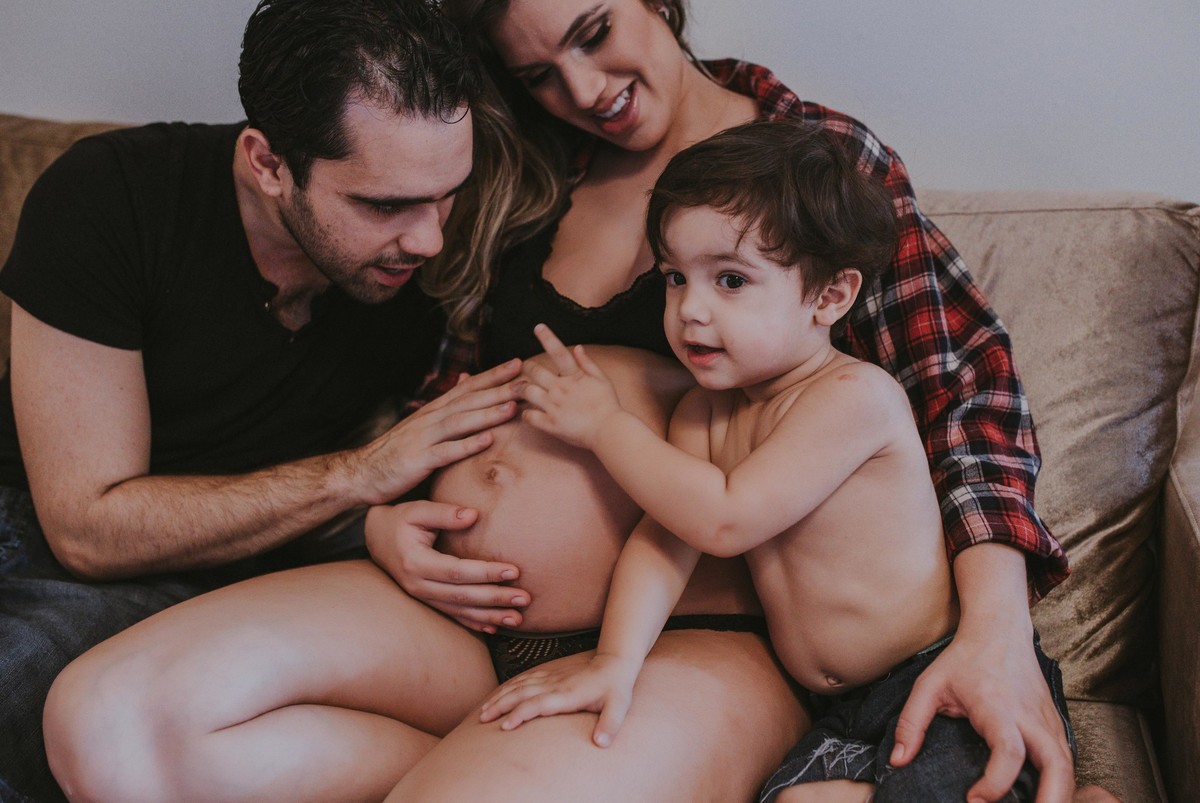 Gestante pregnant ensaio casa home saudável book fotos vitória vila velha roupa leveza bebê gestação neném por sol Golden hour ilha frade neném amor casal entredivas gravidiva