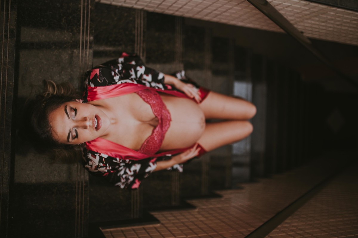 Gestante pregnant ensaio casa home saudável book fotos vitória vila velha roupa leveza bebê gestação neném por sol Golden hour ilha frade neném amor casal entredivas gravidiva