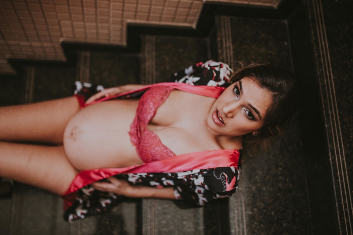 Gestante pregnant ensaio casa home saudável book fotos vitória vila velha roupa leveza bebê gestação neném por sol Golden hour ilha frade neném amor casal entredivas gravidiva