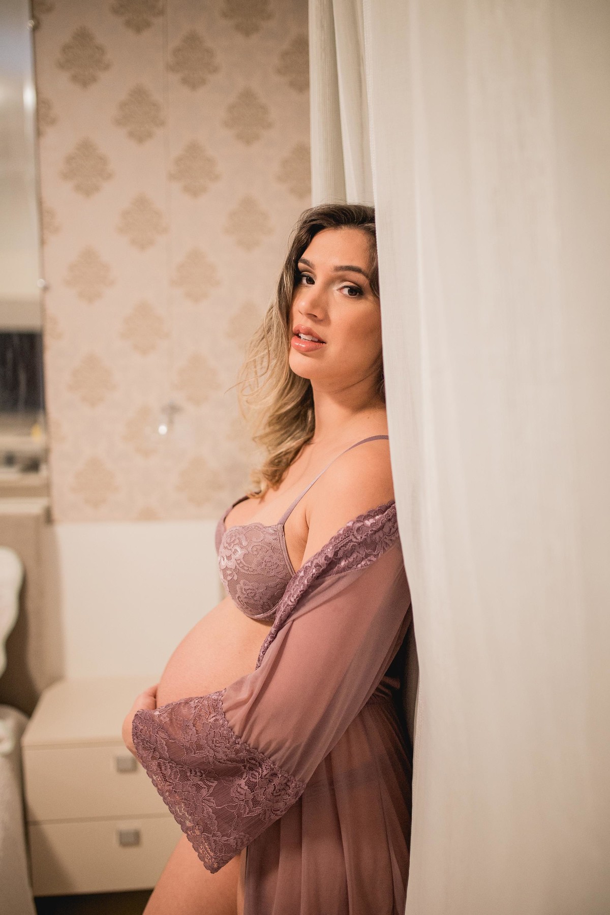 Gestante pregnant ensaio casa home saudável book fotos vitória vila velha roupa leveza bebê gestação neném por sol Golden hour ilha frade neném amor casal entredivas gravidiva