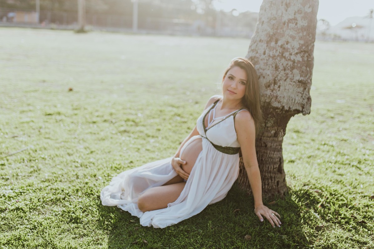 Gestante pregnant ensaio saudável book fotos vitória vila velha roupa leveza bebê gestação neném por sol Golden hour ilha frade neném amor casal fusca diamante prainha convento