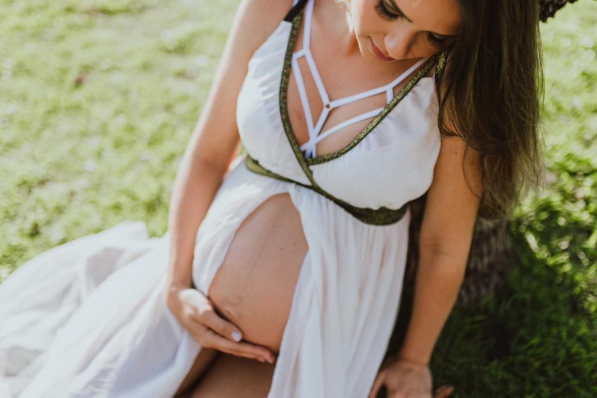 Gestante pregnant ensaio saudável book fotos vitória vila velha roupa leveza bebê gestação neném por sol Golden hour ilha frade neném amor casal fusca diamante prainha convento