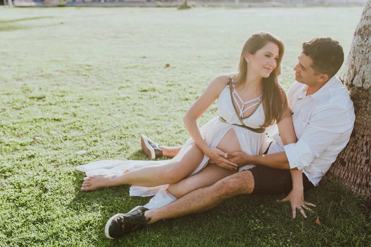 Gestante pregnant ensaio saudável book fotos vitória vila velha roupa leveza bebê gestação neném por sol Golden hour ilha frade neném amor casal fusca diamante prainha convento