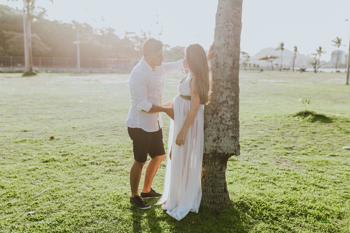 Gestante pregnant ensaio saudável book fotos vitória vila velha roupa leveza bebê gestação neném por sol Golden hour ilha frade neném amor casal fusca diamante prainha convento